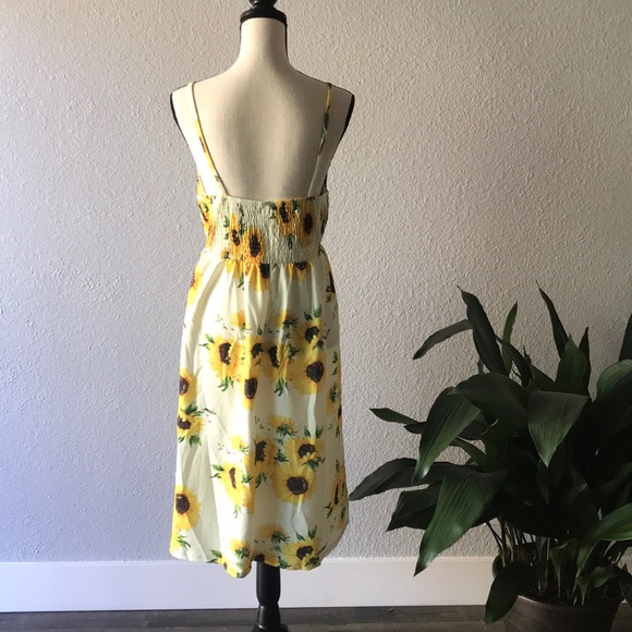 Sunflower Dress 🌻 - Picture 2 of 4